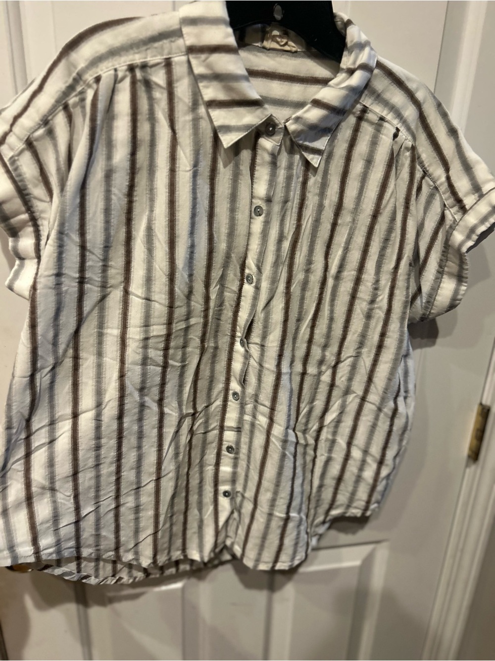 women’s Short-Sleeve Button-Up Shirt